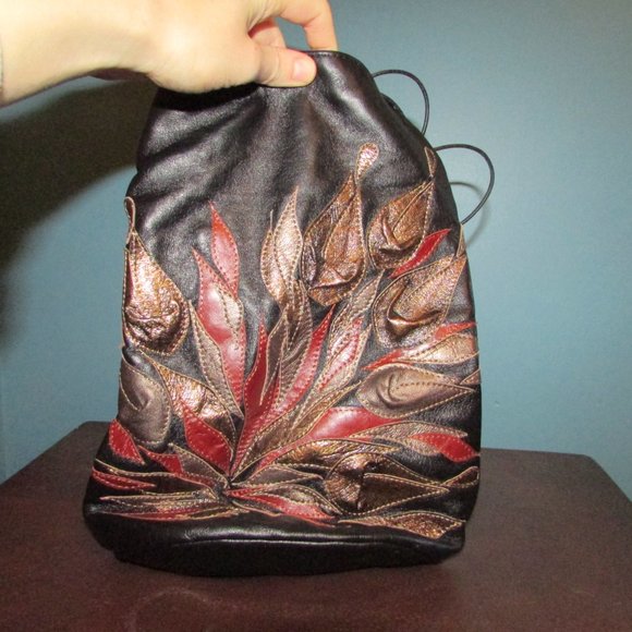 Black leather Bucket bag with flowers - Picture 3 of 5